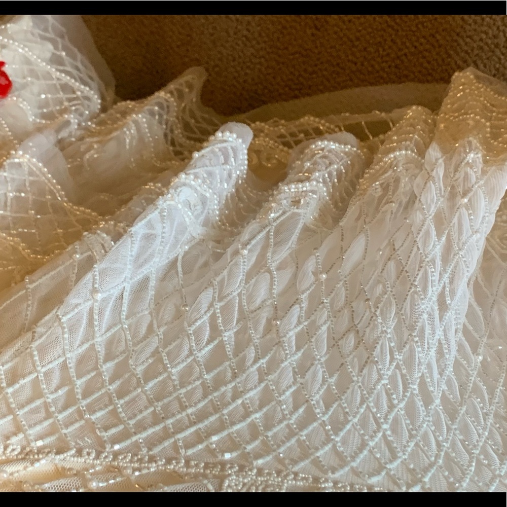 Theia hand embroidered mermaid wedding gown - Picture 14 of 16